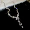 Aretes Redondos con Tachuelas de Diamante Cuadrado y Cadena Plateada, Cadena de Suéter Estilo Corte Vintage Francés, Exquisito Juego de Joyería de Alta Gama
