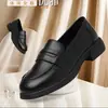 Mocasines retro de suela blanda para mujer, nuevo estilo otoño 2026 zapatos sin cordones, zapatos de cuero negros versátiles de suela blanda estilo británico para el trabajo