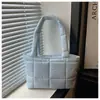 Bolsa de mano de algodón rellena de plumón estilo europeo y americano, nueva bolsa de hombro individual para mujer, diseño de cuadros moderno y a la moda, bolso simple para el hombro