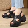 Sandalias Romanas de Piel Suave con Suela Gruesa para Mujer 2026 Nuevo Estilo de Verano Tacón Grueso Huecas Transpirables Suela Suave Correa Única Hebilla Sandalias para Mujer