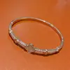 Pulseira com Fivela de Flor Zircônia Banhada a Ouro 18K Real Luxo Acessível Pulseira de Alta Qualidade Moda Elegante Joia de Mão Versátil para Mulheres