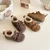 Botas de algodão doces retrô com laço para meninas, novo estilo de inverno, couro camurça com forro de fleece, botinhas, sapatos de algodão quentes para crianças, antiderrapantes