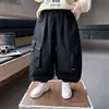Macacão Infantil Masculino Múltiplos Bolsos Cintura Elástica Calça Longa 2026 Nova Coleção Primavera/Outono Estilo Tendência Legal Casual para Bebês e Crianças