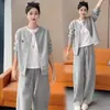 [Conjunto de duas peças] Conjunto esportivo casual feminino, nova coleção primavera/outono 2026, jaqueta de botões de caimento solto e calça de perna larga