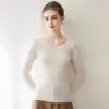 El suéter básico de punto corto de cachemira de alta gama listo para usar utiliza hilo Consinee para la nueva colección otoño/invierno para mujer.