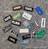 Accesorios de ropa directos de fábrica clásicos rectangulares de plástico gota de pegamento accesorios de gota marca color brillante multiestilo