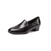 Mocassins de couro simples e retrô, coleção outono 2026, com salto baixo bloco, bico redondo, design versátil e couro genuíno, com estilo de corte profundo, para mulheres