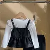 Conjunto de Outono 2025 para Meninas Nova Moda Infantil Estilosa Conjunto de Três Peças para Bebês Meninas, Conjunto Versátil de Calças Flare Slim Fit