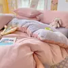 Nuevo Estilo Sencillo Color Sólido Engrosado Leche Polar Juego de Cuatro Piezas Juego de Tres Piezas para Dormitorio de Estudiante Funda de Edredón de Polar Coral Antiestático