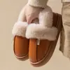 Bolsa Impermeable de Superficie de Cuero Simple Zapatillas de Algodón con Tacón para Mujer Invierno con Más Terciopelo Calientes Antideslizantes Suela Gruesa Ropa de Casa para Pareja Zapatos de Algodón