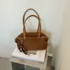 Bolso de hombro cruzado retro de gamuza para mujer, otoño, gran capacidad, elegante, ligero y lujoso, bolso tote de nicho para el día a día