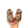 Sapatos macios para bebês de 10 meses a 3 anos, pré-caminhada, estilo primavera-verão, sapatos de couro ocos macios para meninas, sapatos de mola modernos e versáteis