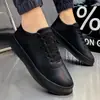 Sapatos Masculinos Quatro Estações Slip-on Tênis de Skate Sapatos Preguiçosos Pequenos Pretos Tênis Casual Leve Masculino Sapatos com Cadarço para Estudante