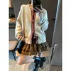 Moque - a coleção pessoal de uma blogueira - Cardigan de malha estilo britânico, listrado color-blocked, gola redonda, com zíper duplo, MQ1876