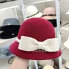 Rojo Navideño ~ Sombrero de Pescador 100% Lana para Mujer, Sombrero de Ala Pequeña con Bloques de Color y Lazo Vintage, Sombrero de Cubo Elegante y de Moda Francés