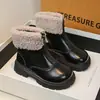 Botas estilo Martin britânicas para crianças, novo modelo de inverno, botas quentes de couro forradas com pelúcia para meninas, botas curtas com sola macia antiderrapante, botas para meninos