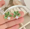 Aretes de Flor de Perla Coreanos para Mujer, Aretes de Lujo Ligero y de Alta Gama, Estilo Nuevo, Moda de Nicho, Aretes Versátiles al por Mayor