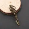 Suministro directo de fábrica llavero retro para hombre y mujer colgante de moda natural latón hueco coche personalidad Accesorios Venta al por mayor