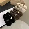 Pantuflas peludas para mujer para usar en exteriores, nuevos zapatos cómodos de suela plana versátiles para otoño e invierno 2025, adecuados para combinar con faldas, con forro polar añadido para mayor calidez
