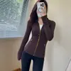 Ropa de Yoga de Alta Calidad con Tejido Cepillado, Cuello Alto, Mangas Largas y Cintura Ajustada, Combinada con una Chaqueta Deportiva para Correr de Ajuste Delgado y Amigable con la Piel