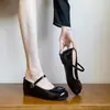 Sandalias de Exterior de Nuevo Estilo Verano 2026 Zapatos Mary Jane Casuales Cómodos que Aumentan la Altura Hebilla Cuadrada Punta Cerrada Medias Zapatillas para Mujer