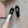 Casa de Uvas~ Nuevo Modelo de Otoño Estilo Zhang Yuanying Zapatos Mocasines de Cuero para Mujer con Tacón Grueso de Moneda Dorada Slip-On