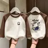 Camada Base Infantil DeRong Gola Redonda para Bebês Meninos 2026 Outono/Inverno Novo Estilo Roupa Íntima Patchwork Camiseta de Manga Longa