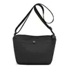 Bolsa de ombro feminina 2021 Nova bolsa de viagem fashion em tecido Oxford feminina de grande capacidade bolsa carteiro moderna atacado