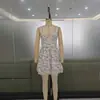 Exclusivo Atacado Transfronteiriço 2026 Vestido Curto Floral Estampado Azul e Branco com Alças Finas e Patchwork de Renda