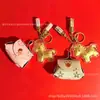 Venta al por mayor de Llavero Popular Shuibei Oro Puro 999 Nube y Caballo Colgante de Bolsa Plana Impreso Adorno de Regalo Exquisito