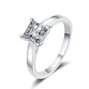 Anillo de Plata S925 con Moissanita de 1 quilate 2 quilates Cuatro Garras Mismo Anillo de Diamante Mosan de Zhou Jia Fuente Fábrica Mayorista