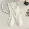Calcetines de tela blanca Miu para mujer con lazo de encaje, calcetines holgados de dibujos animados, calcetines de media pantorrilla 25 Accesorios de moda de otoño Ins