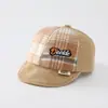 Al por mayor Otoño 2026 Lana Cálida Gorra de Pato para Bebé Estilo Coreano Serie a Cuadros para Niños y Niñas Sombrero de Ala Suave de Moda para Bebé