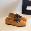 Zapatos planos de ballet de verano 2026 a la moda con cordones y suela blanda combinados con nuevos zapatos Mary Jane en un estilo retro francés