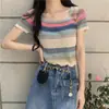 Camiseta de Tricô Listrada Colorida Arco-Íris Manga Curta Gola Quadrada Feminina Verão Fina Slimming Look Top Curto Tendência Ins