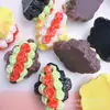 Juguete de Comida Realista 3D Pan de Fresa con Crema DIY Funda de Teléfono Pasador Decoración de Zapato Colgante Adorno Imán para Refrigerador Resina