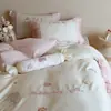 Doce e Fofo Coração Feminino Anos 50 Algodão de Fibra Longa de Camada Dupla Bordado Roupa de Cama Conjunto de Quatro Peças Confortável Amigável à Pele Roupa de Cama para Dormir Sem Nada