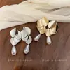 Pendientes de perla con colgante de gota de agua de aguja plateada, lujo ligero, alta gama, modernos, pendientes sencillos, accesorios para orejas únicos y exquisitos