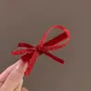 Grampo de Cabelo Vermelho com Atmosfera de Ano Novo 2026, Grampo Requintado para Franja Lateral, Elegante Grampo Bico de Pato Pequeno Estilo Chanel, Acessório de Cabelo Grampo Bb