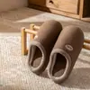 Pantuflas de Algodón para Casa de Bloques de Color para Mujer 2026 Otoño/Invierno Nuevo Estilo para Interiores Engrosadas con Felpa Plus Suela Suave Cálida Zapatos de Algodón de Pareja para Hombre