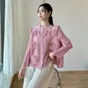 Jaqueta Cardigan Nova de Primavera 2025 com Flores Bordadas Plissadas Soltas Top Elegante Emagrecedor Versátil Redutor de Idade