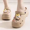 Control de precios: 26.8 antes del envíoZuecos EVA de suela gruesa para mujer para uso exterior en verano, nuevo modelo 2025, zapatos de playa que aumentan la altura