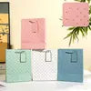 Bolsa de mano con ventana en forma de corazón lista para usar de Kobo Co. - Bolsa de regalo de alta gama, engrosada, empotrada con impresión de logotipo, adecuada para souvenirs