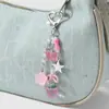 Estilo Primavera Lindo y Dulce Exquisito Galaxia de Cuentas Fresa Lazo Oso Nota Musical Pompón Llavero Colgante para Bolsa
