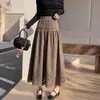 Nueva falda larga plisada hueca de gamuza estilo americano vintage de otoño e invierno, falda midi negra Maillard