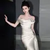Vestido de Novia Ligero Estilo Francés 2026 Nuevo Satín Hombros Descubiertos Sirena Elegante Vestido de Novia con Cola Pequeña para Recepción