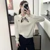 Suéter de punto con cuello polo estilo francés de terciopelo Andi con pequeño diseño de logo de caballo para mujer, nueva colección de otoño, combinado con un top con cuello de pañuelo de seda