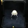 Anel de Pérola para Mulheres, Design Lua Branca, Moda de Nicho, Estiloso, Elegante, Suporte Vazado, Pérola de Água Doce, Ajustável Elegante