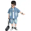Ropa para Niños Traje de Verano de Manga Corta para Niños 2026 Nuevo Estilo Coreano de Verano para Niños Atractivo y Moderno Conjunto de Tres Piezas de Mezclilla