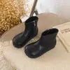 Botines Cortos para Niñas Estilo Retro con Separador de Dedos Otoño/Invierno 2026 Nuevos Botines Adelgazantes de Suela Suave Estilo Británico Versátil Botas Martin para Niños